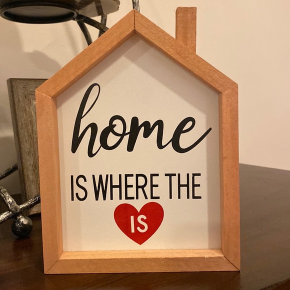 Wooden Home Decor Design Phrase - Home Is Where the Heart Is / I love Us - Picture 1 of 3
